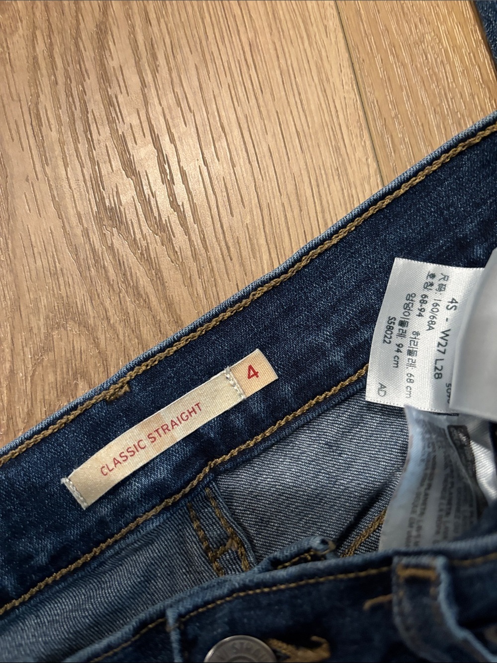 Levi’s Women's Classic Straight Jeans - Size 4 Short - Picture 3 of 3